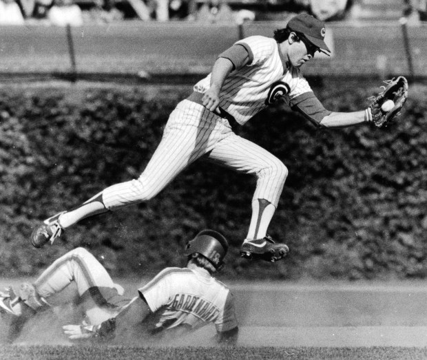 Cubs rookie second baseman Ryne Sandberg gloves catcher Butch Benton's throw after the Mets' Ron Gardenhire steals second in September 1982 at Wrigley Field. (Phil Mascione/Chicago Tribune)