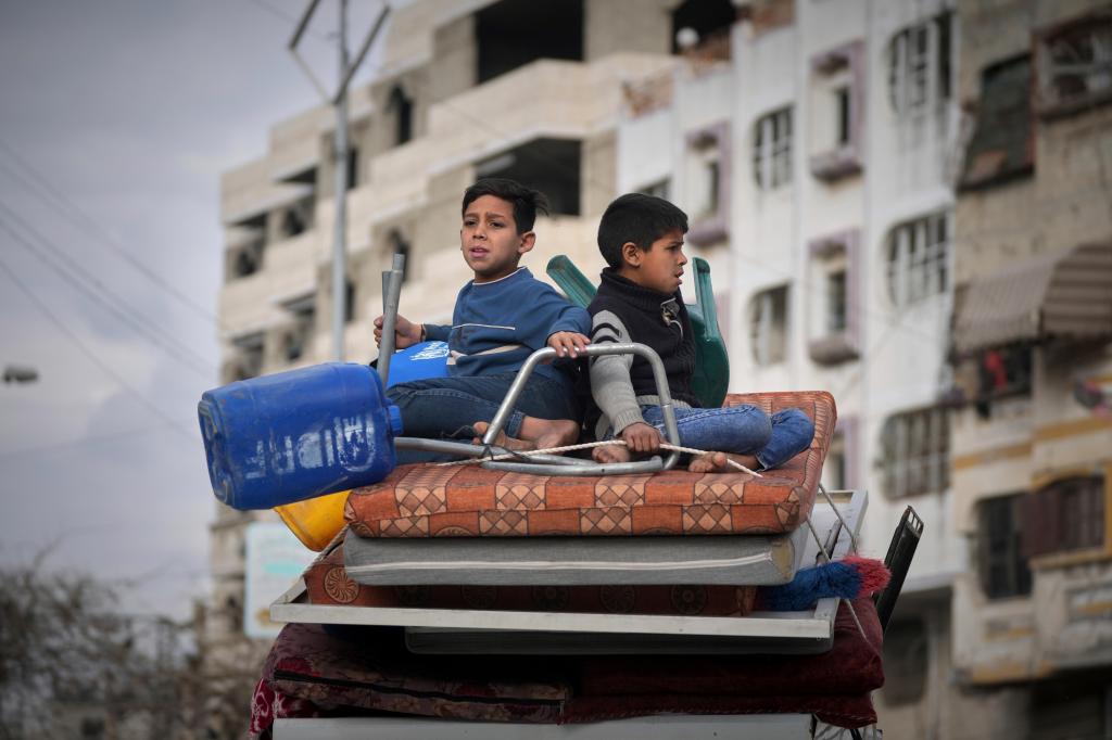 Israel ataca un hospital en Gaza y fuerza evacuaciones mientras los bombardeos se intensifican – Chicago Tribune