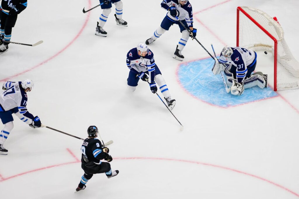 Utah Hockey Club beats the Winnipeg Jets 4-1