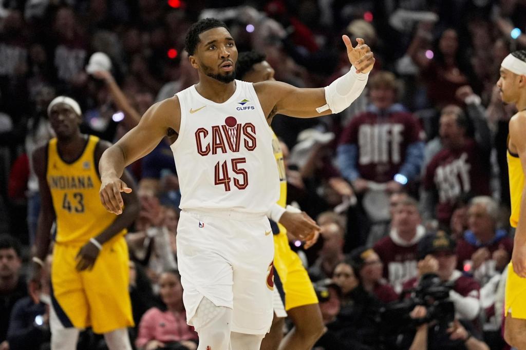 Mitchell rompe récord de Jordan con 8 juegos inaugurales de playoffs seguidos con más de 30 puntos – Chicago Tribune