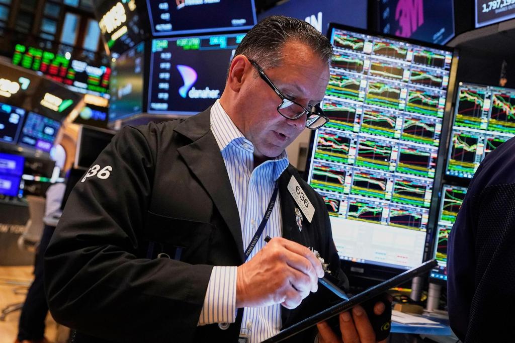 Wall Street, global markets mostly lower; oil prices drop
