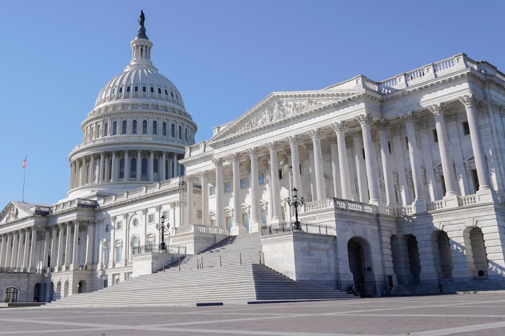 Moody's strips U.S. government of top credit rating