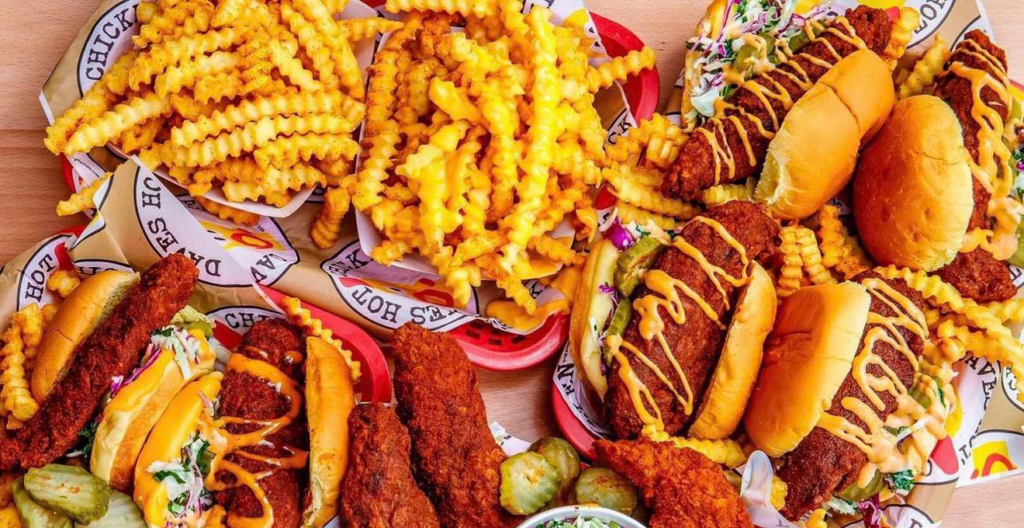 Dave's Hot Chicken opens new Phoenix restaurant