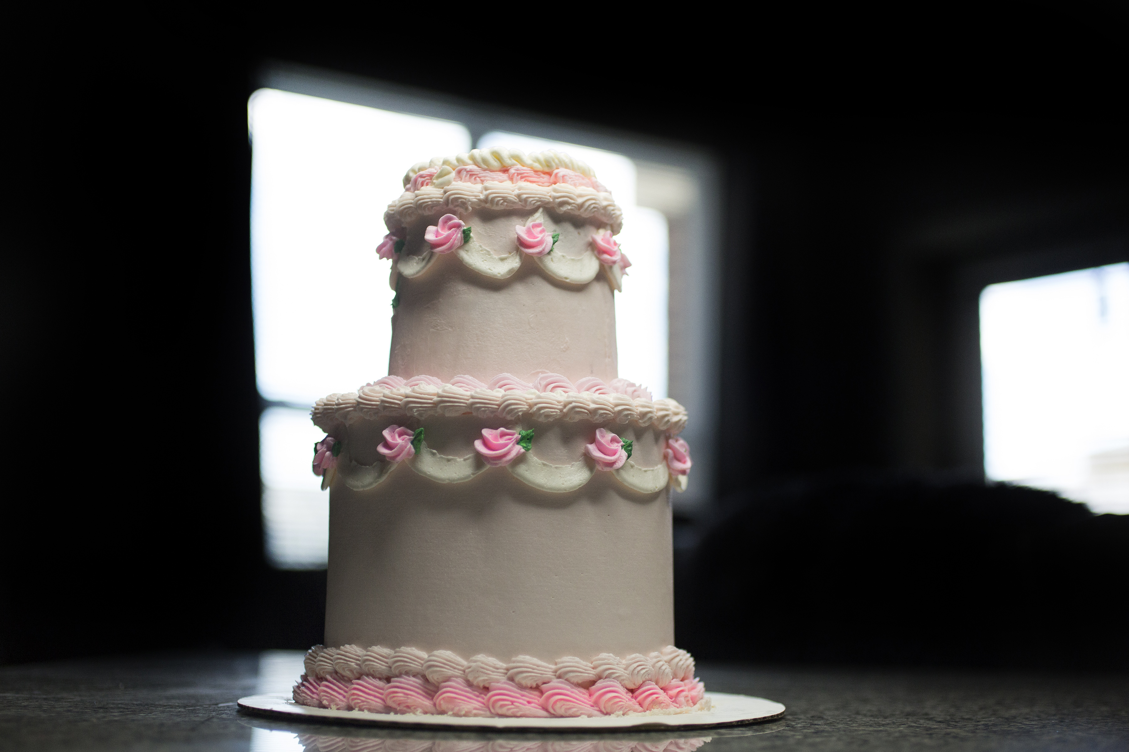 A Lambeth-style cake created by Ke'Nyzjah Ferebee, 16. It's a vanilla cake with buttercream icing and roses. A Lambeth-style cake created by Ke'Nyzjah Ferebee, 16. It's a vanilla cake with buttercream icing and roses.
