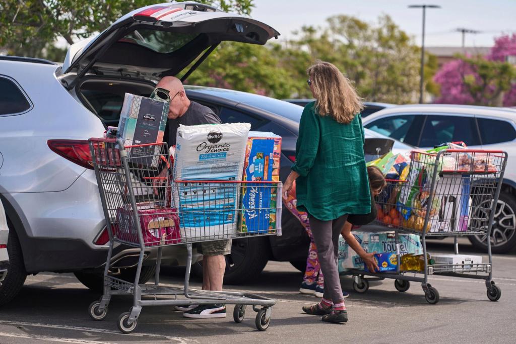 Hit by Trump trade wars, U.S. economy falls 0.2% in first quarter