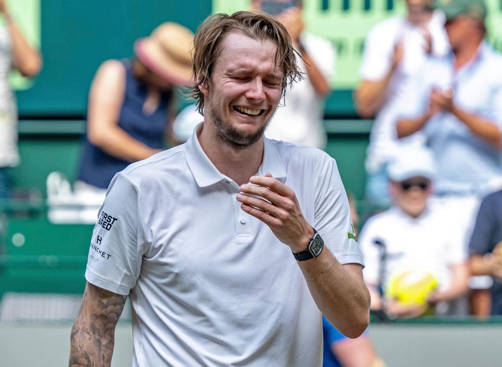 Bublik vence a Medvedev y gana el Abierto de Halle nuevamente – Chicago Tribune