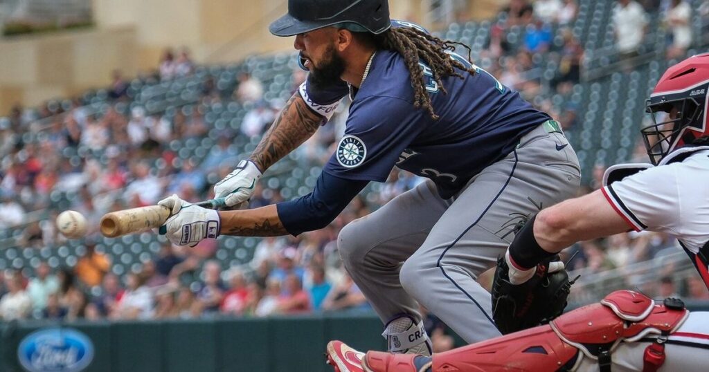 Seattle Mariners use small ball in big moment late to beat Twins