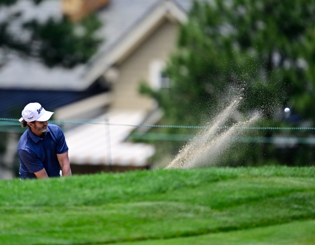 Mark Hensby takes Day 1 lead at U.S. Senior Open