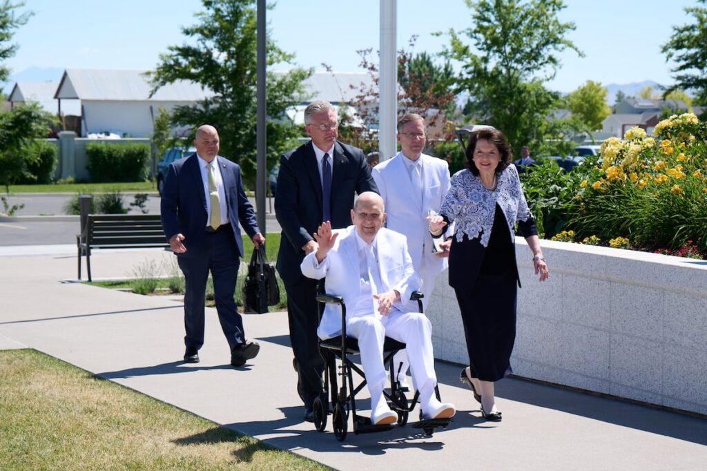 President Russell Nelson dedicates the church's 206th temple