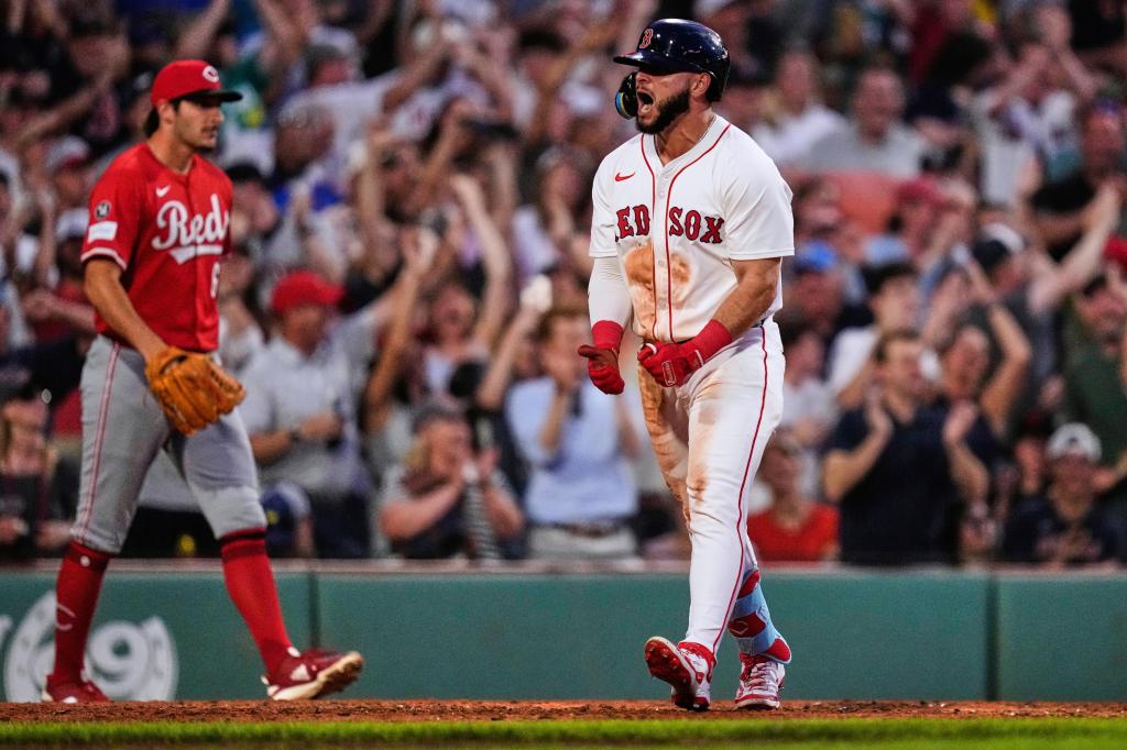 Abreu batea grand slam y jonrón de campo en la victoria de Medias Rojas por 13-6 sobre Rojos – Chicago Tribune