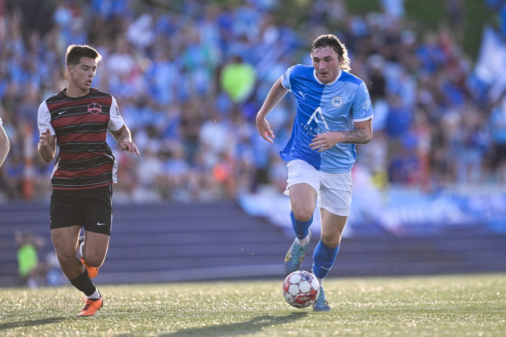 Brady Geho nets game-winner as Annapolis Blues men’s soccer edges Virginia, 3-1