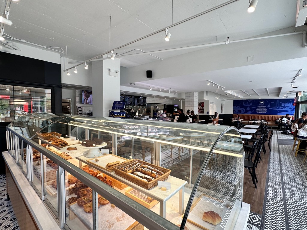 Paris Baguette bakery opens in downtown Evanston