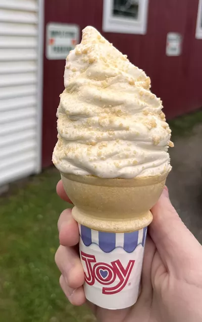 Maple creemee with maple sprinkles at Palmer Lane Maple - JORDAN BARRY ©️ SEVEN DAYS