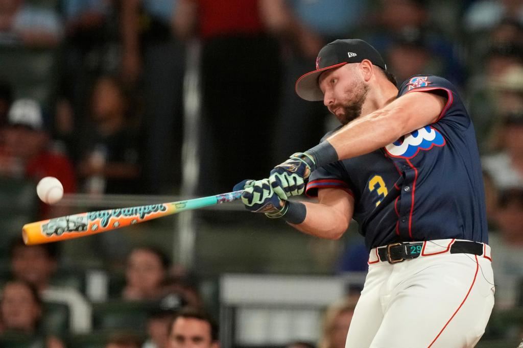 Cal Raleigh becomes 1st catcher, switch-hitter to win Home Run Derby