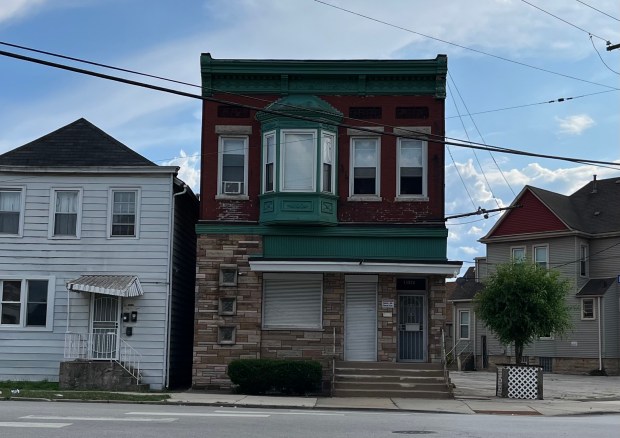 The former Damiani's Pizza at 13800 Lincoln Ave., Dolton, on June 30, 2025, across the street from St. Mary of the Assumption Church in Chicago. (Brett Johnson/Daily Southtown)