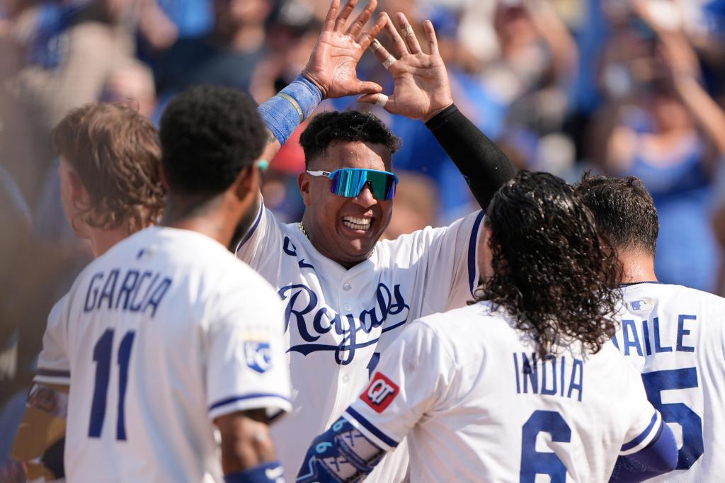 Reales se llevan el primero de una doble cartelera al superar 5-3 en diez entradas a los Guardianes – Chicago Tribune