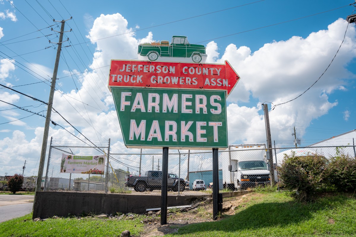 Shop local with these summer farmers' markets in + around Birmingham 4 Jefferson County Farmers Market Sign