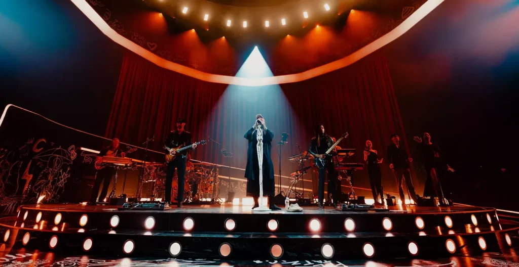 Review: Teddy Swims serenaded Phoenix with soulful, smooth vocals