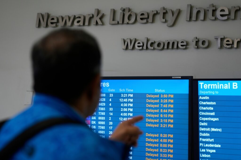 United Airlines flights resume at Newark airport after ‘technology issue,’ officials say