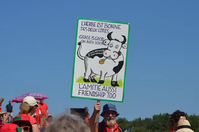 A protester in Canada - SAM HARTNETT ©️ SEVEN DAYS