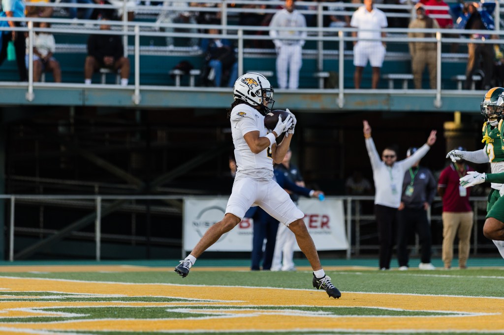 Towson spoils Michael Vick's coaching debut at Norfolk St.