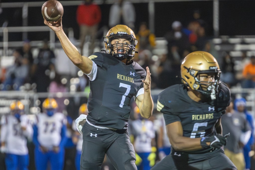 Noah Escobedo rallies Richards past Crete-Monee
