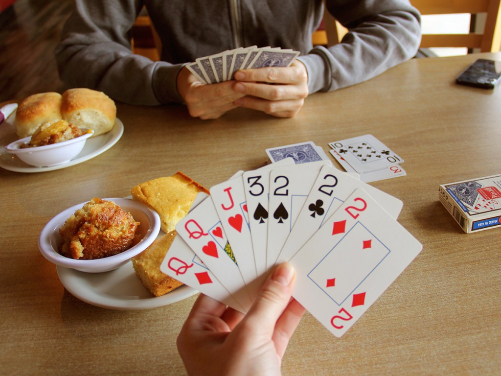 A round of gin rummy at Big Ed's. Photo by Lena Geller.