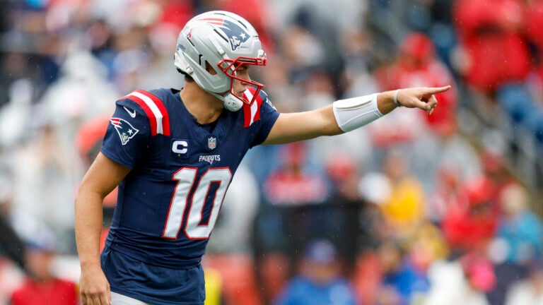 New England Patriots quarterback Drake Maye (10) makes an adjustment at the line of scrimmage during the first half of an NFL football game against the Las Vegas Raiders, Sunday, Sept. 7, 2025, in Foxborough, Mass.