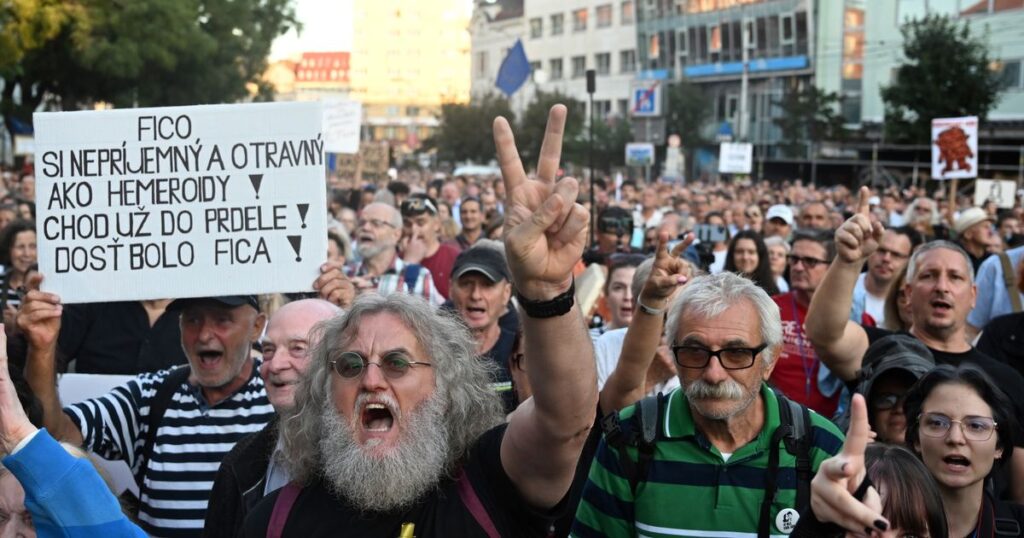 Thousands in Slovakia gather in renewed protest against pro-Russian policies of Prime Minister Fico