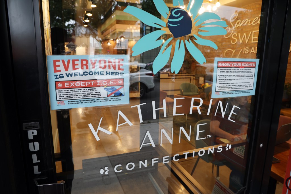 Cafes, restaurants across Chicago put up solidarity signs