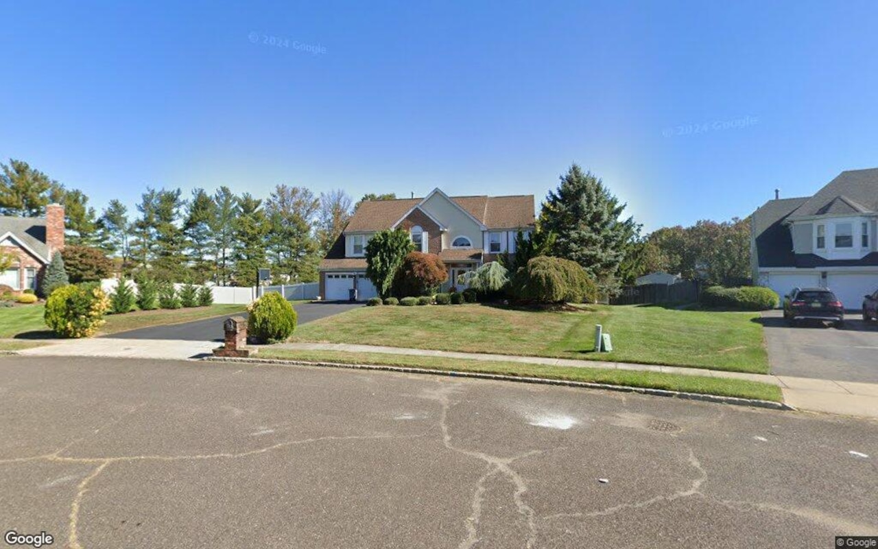 60 Essex Circle, Manalapan, NJ