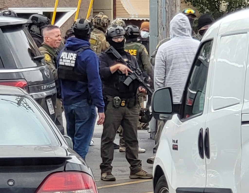 Immigration agents make arrests in Little Village, Cicero