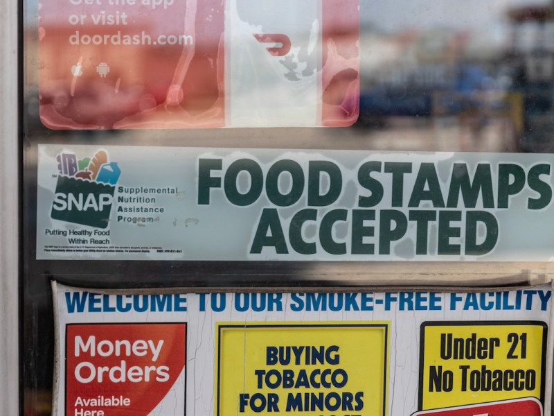 Democrats urge DeSantis to declare emergency, fill Florida food pantries