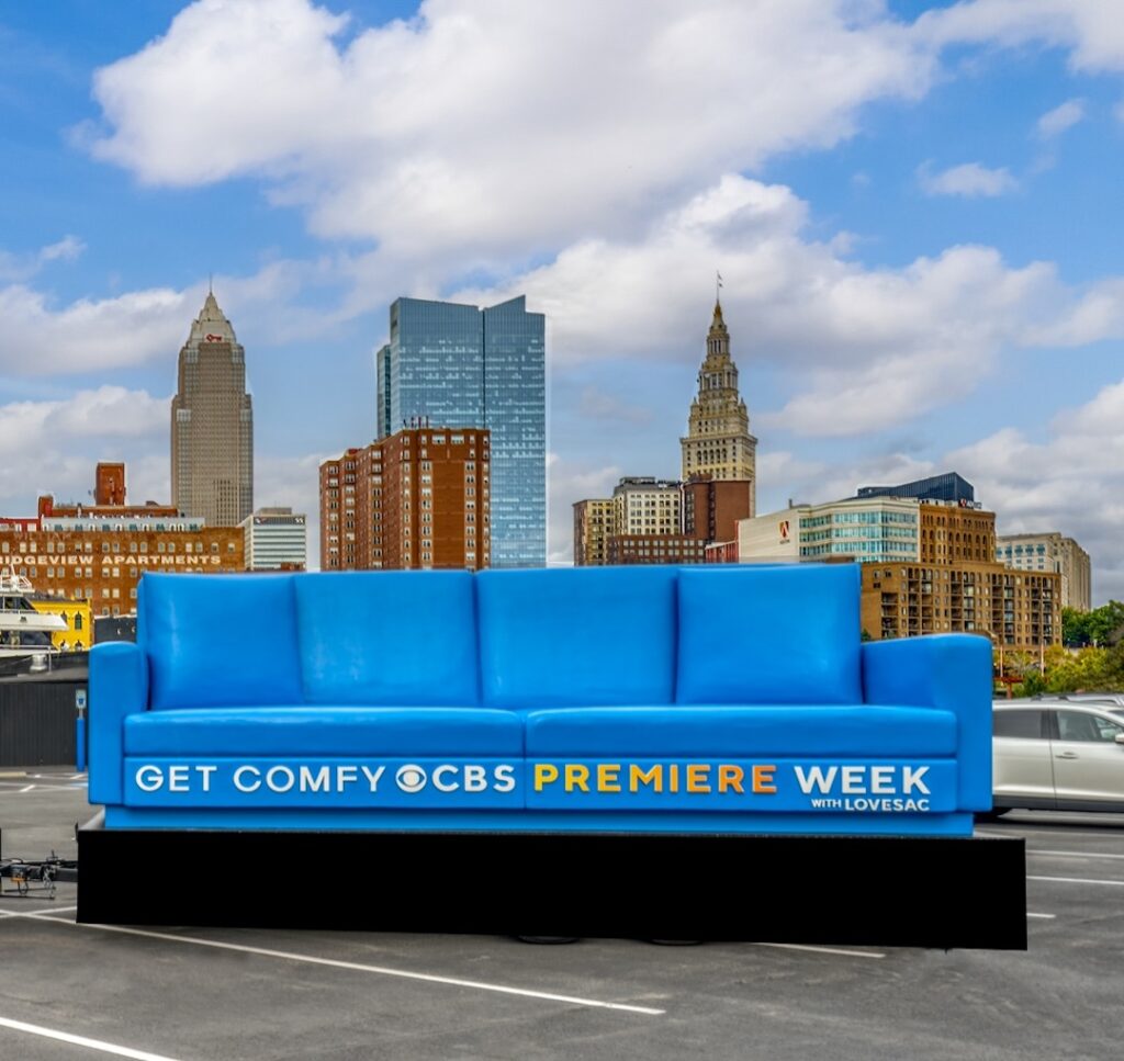 CBS’ Comfy Blue Sofa Tour at PBR Outlaw Days – Event_Image [EVENT]