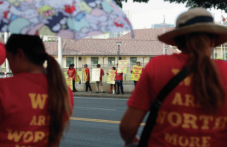 Kapi‘olani Medical Center workers’ strike continues beyond 1st week