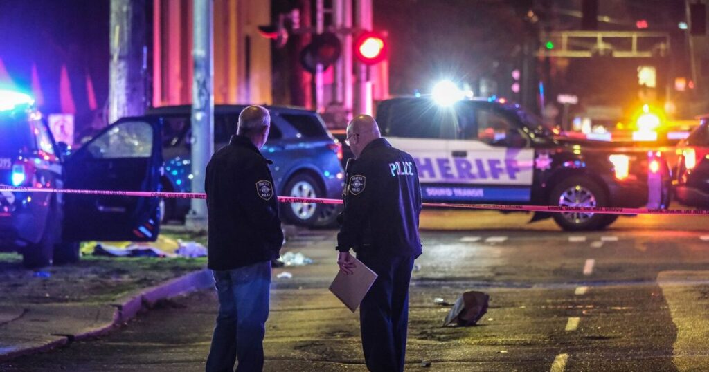 Seattle police shoot, kill man seen with ax in Sodo