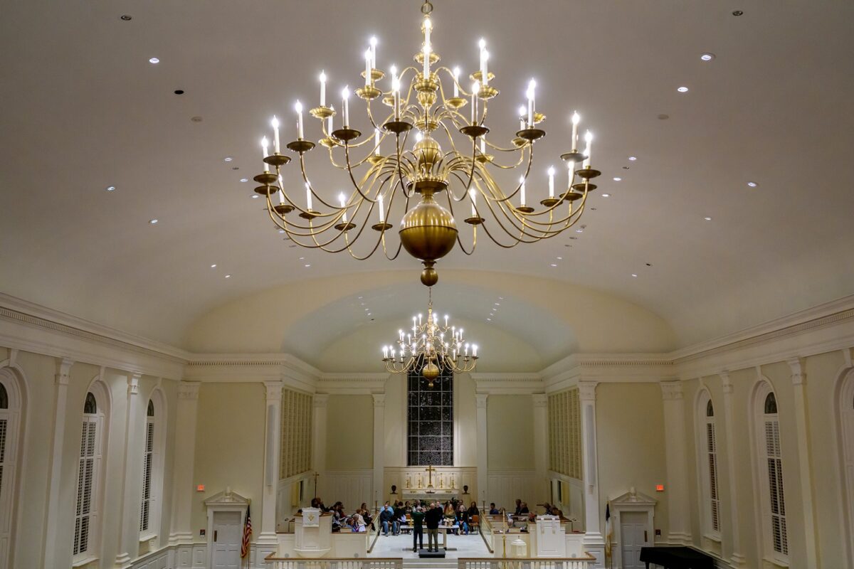 Birmingham-Southern Alumni Choir returning for 2025 Lessons and Carols performance 3 Elegant chandelier in concert hall
