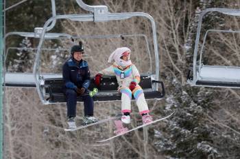 A skier and a snowboarder at Lee Canyon ski resort on Mount Charleston. (K.M. Cannon/Las Vegas ...