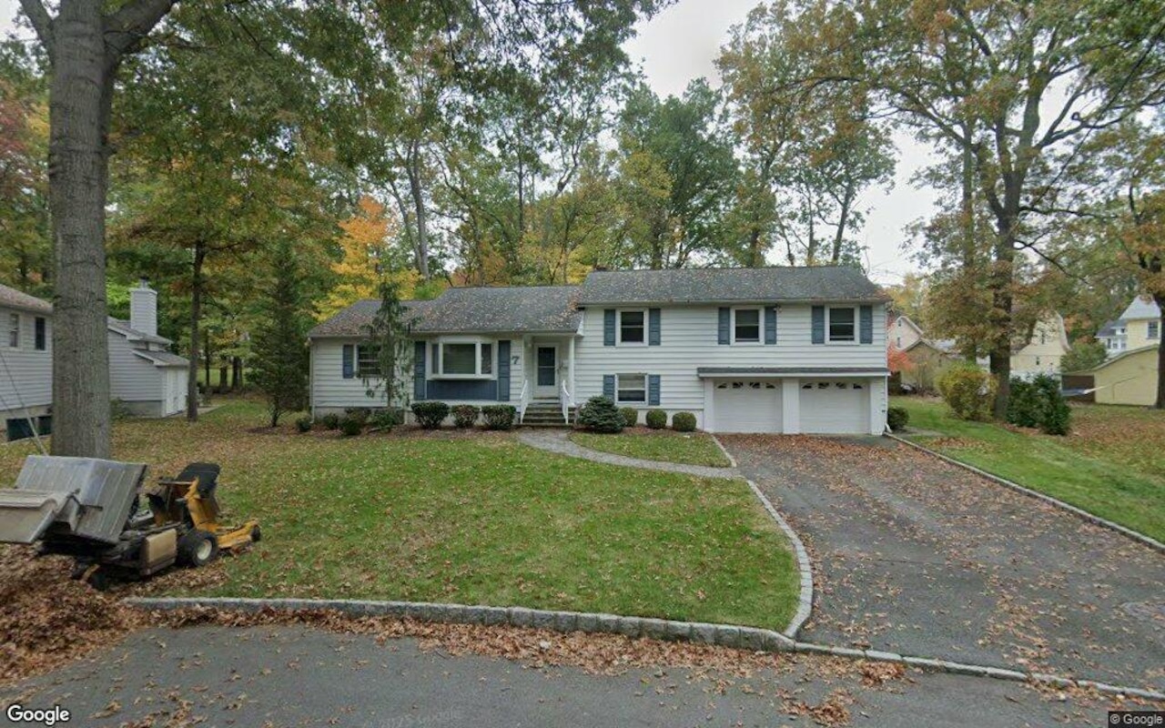 7 Taft Court, Livingston, NJ