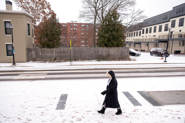 Maine winter storm warning prompts hundreds of closures