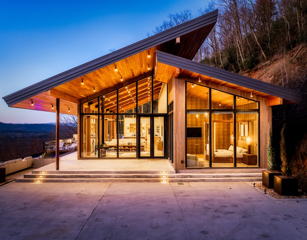 Unwind: Elevating Luxury Vacation Rentals Across the Southeast