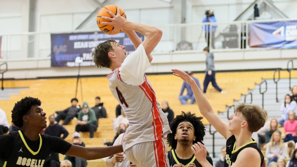 Derkack homecoming creates some logistical problems for No. 3 Roselle Catholic