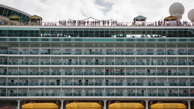 Cruise passenger was served 33 drinks before deadly encounter with crew, suit says