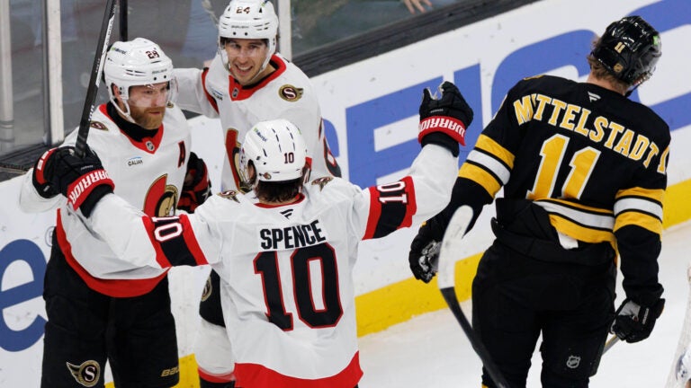 Fabian Zetterlund scores 2 as Senators beat Bruins 6-2 for 4th straight win