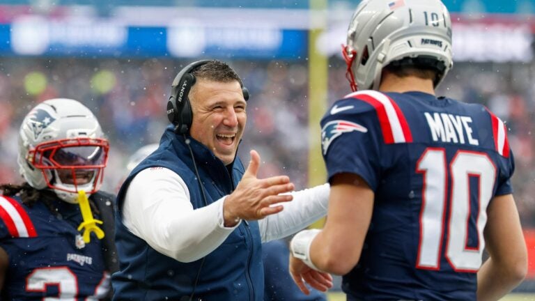 Mike Vrabel put arts-and-crafts skills to test with game ball for Maye