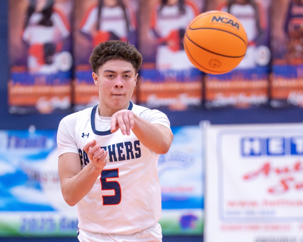 Mariano Velasco, Oswego slip past Metea Valley