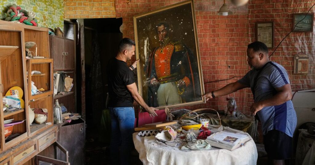 Photos of Caracas the day after U.S. forces captured Venezuelan President Nicolás Maduro