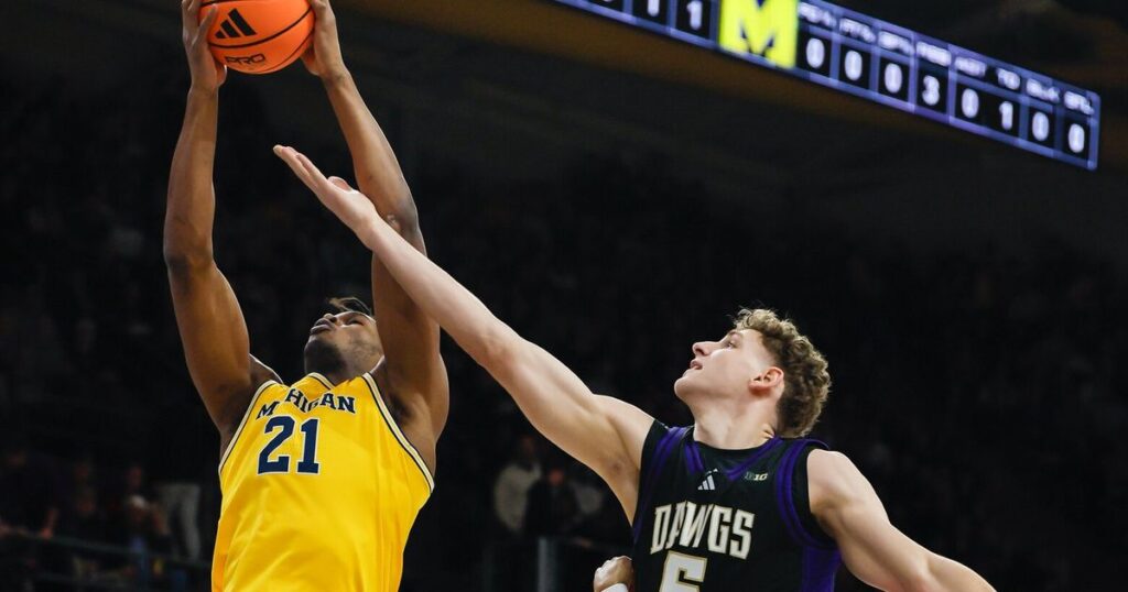 Washington Husky men lose showdown with No. 4 Michigan in front of sellout crowd