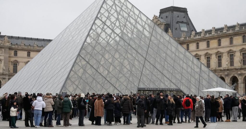 A new director is being appointed to lead the Louvre Museum after jewel heist, sources say