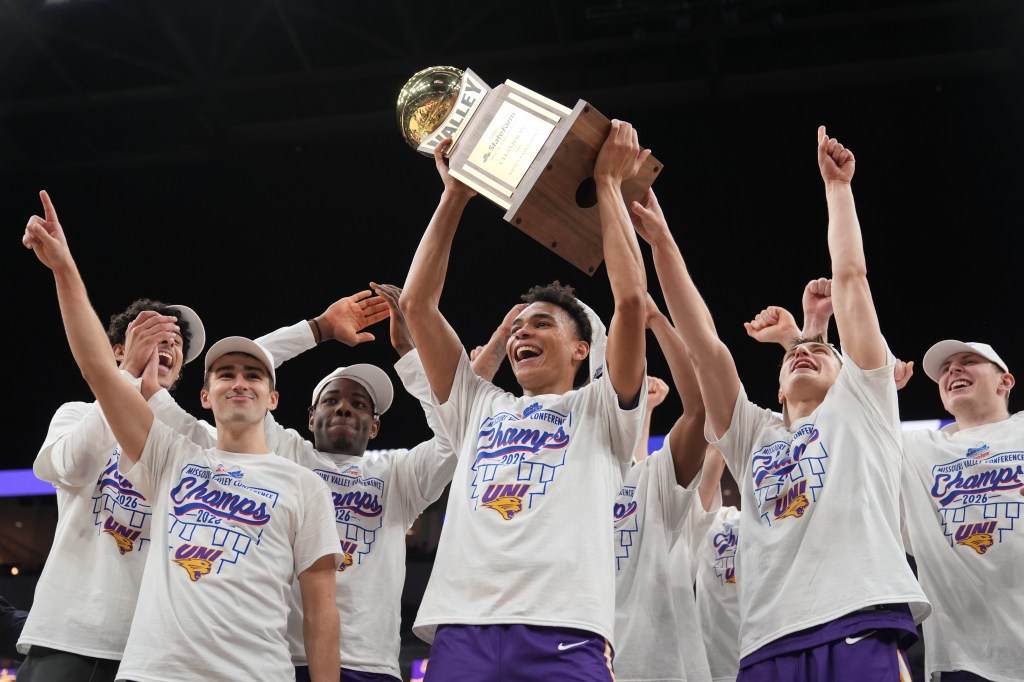 Which men's teams have earned automatic bids